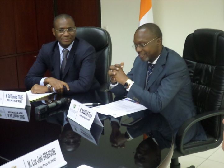 Le ministre Sidi Touré annonce un cadre légal régissant le volontariat