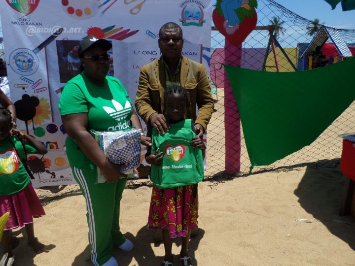 Rentrée Scolaire 2016-2017: Caravane de don de kits scolaires organisée par l’ONG N’Klo Bakan  à Abidjan, Jacqueville, Adiaké, Grand-Bassam et Bouaké