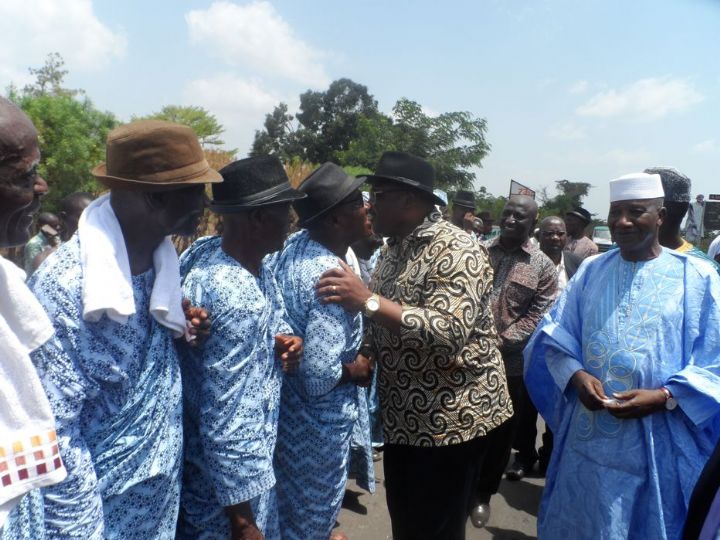 Accueilli en héros à Daloa après sa sortie du gouvernement, le ministre Badaud Darret à la population :«Continuez à prier pour SEM Alassane Ouattara, je suis à sa disposition »
