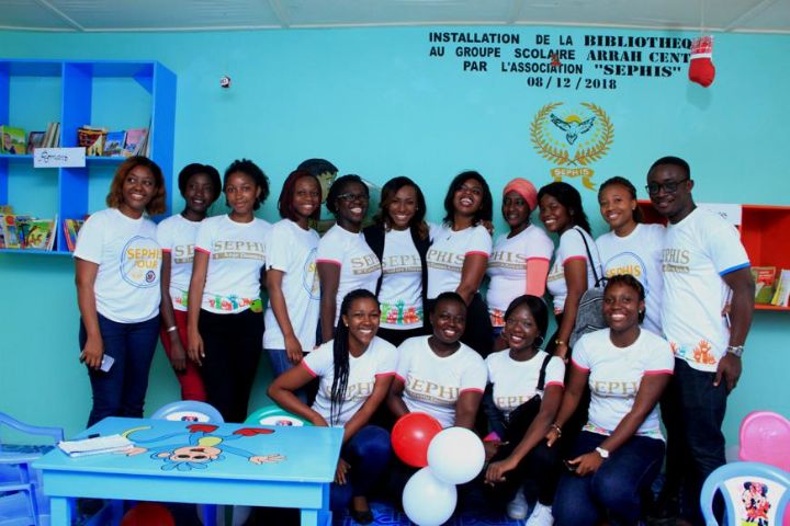 L’association SEPHIS offre une bibliothèque au Groupe Scolaire Arrah Centre pour Noel
