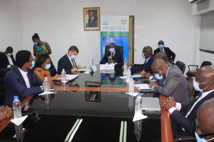 Le ministère de l’environnement et Nestlé-CI signent une convention sur la valorisation des déchets plastiques