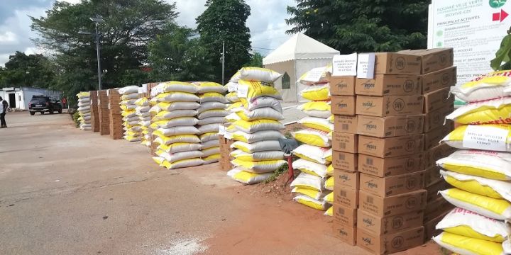 Amadou Koné offre 80 tonnes de riz et de sucre à la communauté musulmane de Bouaké