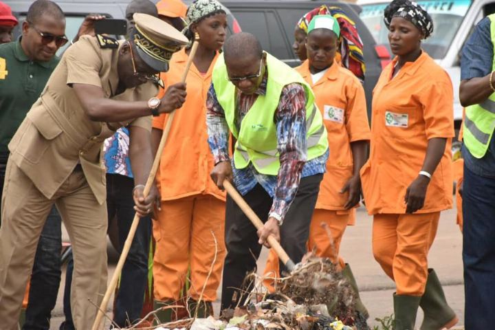 Lancement de la première édition des journées de la salubrité de Kouto dénommé «Journée du grand ménage » par le Ministre Bruno Nabagné Koné - Abidjan.net Photos