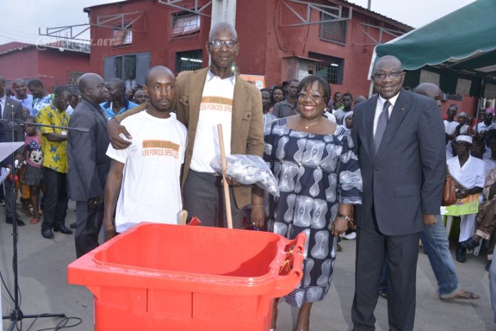 Salubrité, ravalement des façades des murs: des habitants de Treichville ont commencé l’opération ‘’Grand Ménage’’