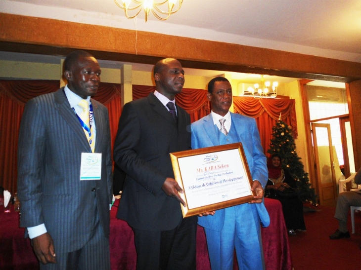 Distinction du président du conseil des Guinées : Bamba Cheick Daniel salue les actions d’un homme de paix