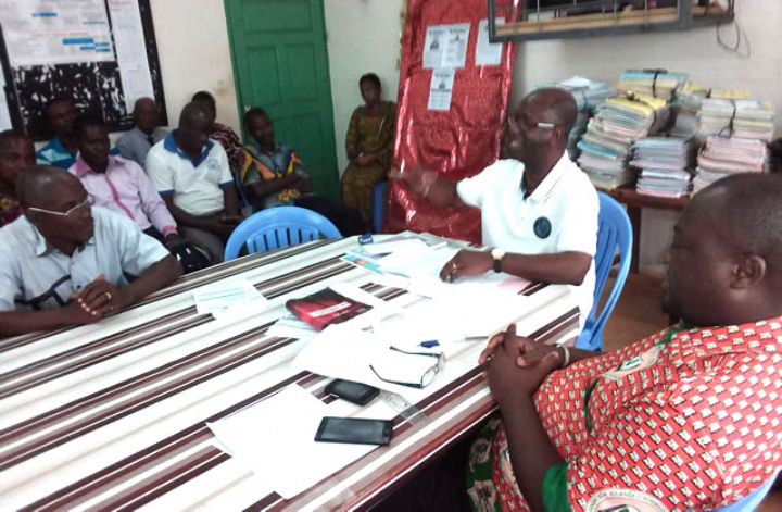 Insuffisance de salles de classes et de tables-bancs au lycée municipal de Sikensi