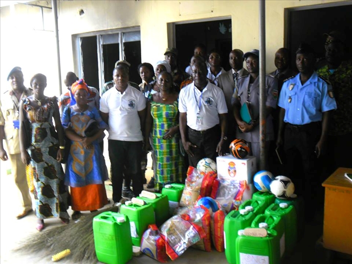 Maison d’arrêt de Bouaké: l’Ong Hysope-international fait des dons aux détenus