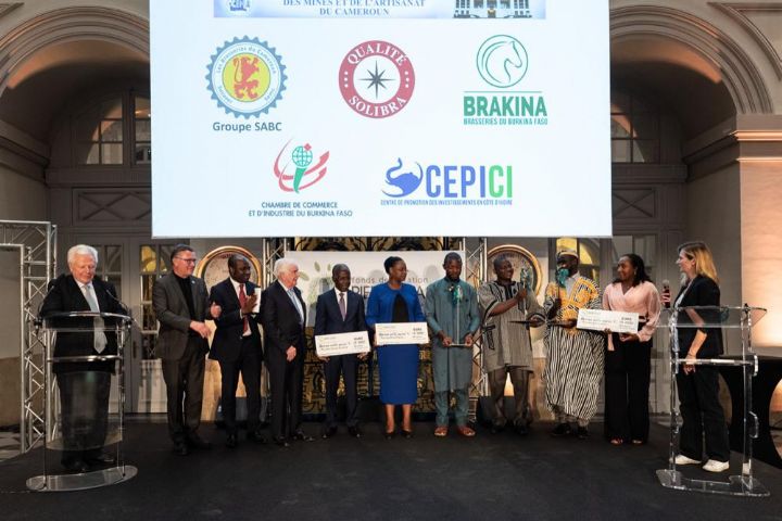 Le Lauréat du Prix Pierre Castel de SOLIBRA reçoit sa récompense à ...
