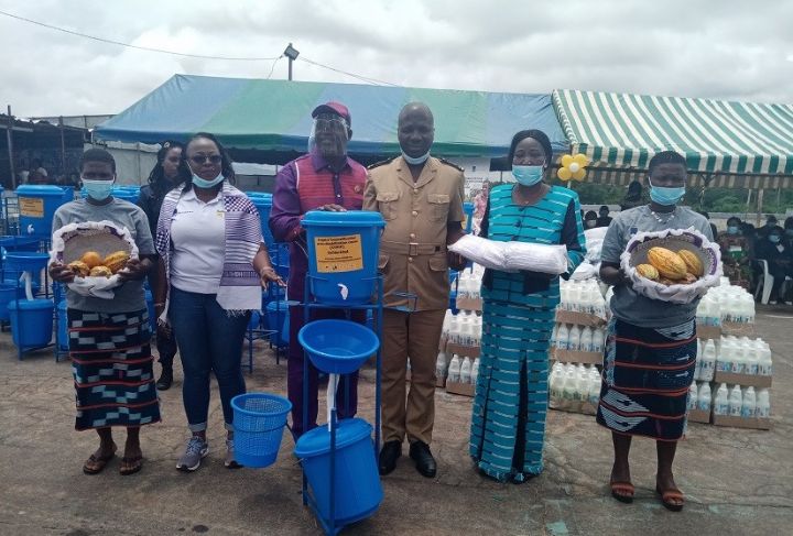 COVID-19 : L’ONG Solidaridad offre un lot de matériel de protection à des coopératives à Bouaflé