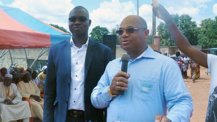 Appui à l’éducation: le Maire Soro Mamadou offre des kits scolaires aux élèves de M’Bengué