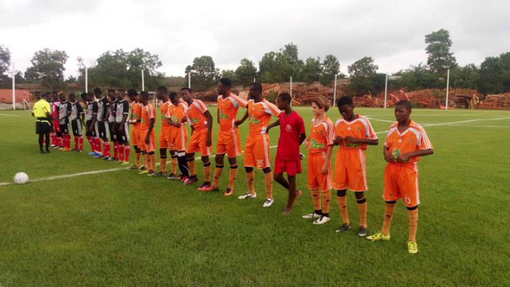 Football : de jeunes joueurs pourront vivre une semaine dans la peau de footballeurs professionnels