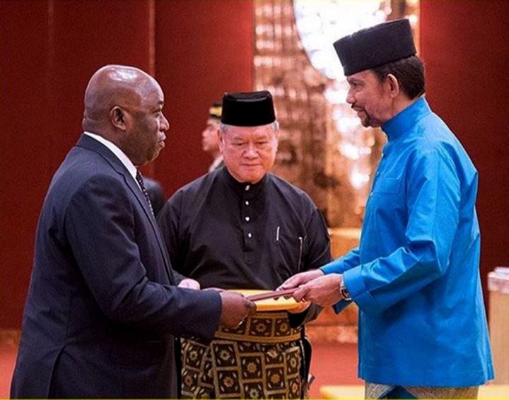 Diplomatie : Sylvestre Kouassi Bilé, le nouvel Ambassadeur de Côte d’Ivoire présente ses Lettres de Créance au Sultan de Brunei Darussalam