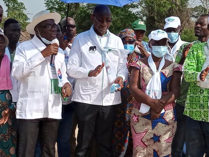 Denis Kah Zion, lançant sa campagne, hier, à Pahoubly, un gros village oublié : « Je ferai tomber Anne Ouloto le 6 mars »