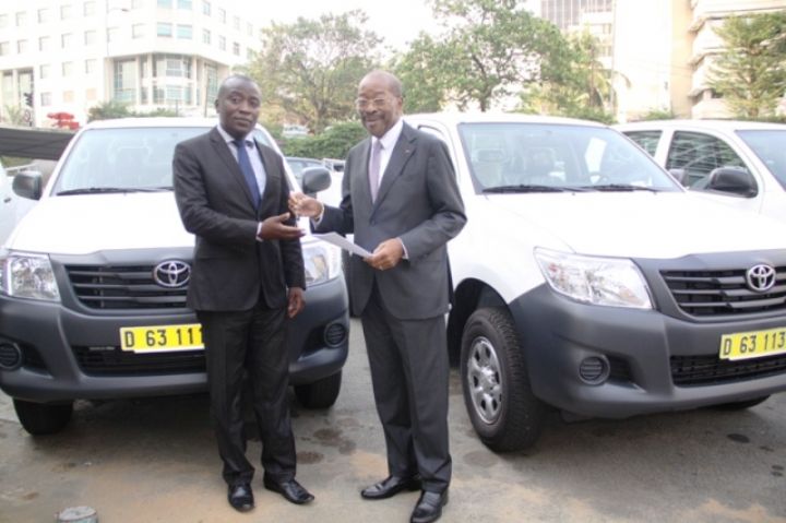 Tourisme : le ministre Roger Kacou met 8 véhicules de fonction à disposition de son département