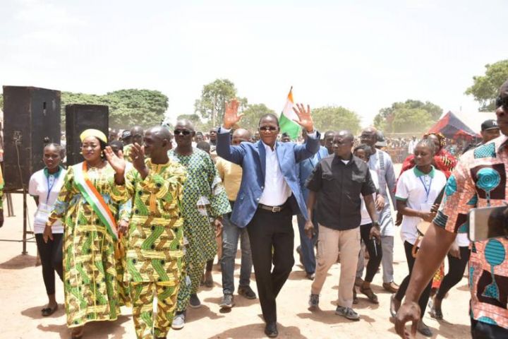 Bruno Nabagné Koné  plus proche des femmes de la Bagoué :Installation et dons à la Coopérative de Tounvré
