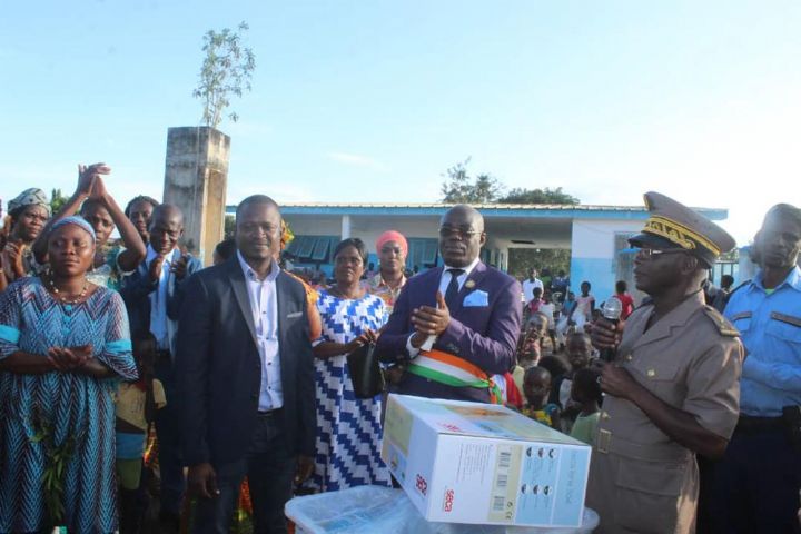 Toulepleu : Développement de proximité / Le maire Kah Zion offre une maternité équipé à 100% aux 10 villages de Nezobly