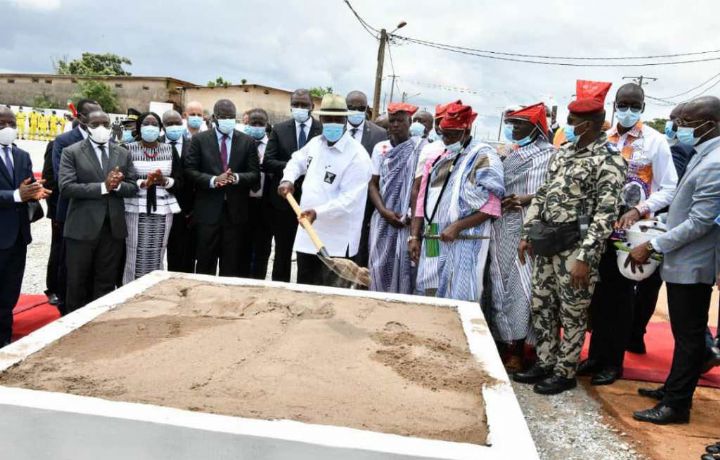 Route : le Président Alassane Ouattara lance les travaux de bitumage de l’axe Sinfra-Bouaflé