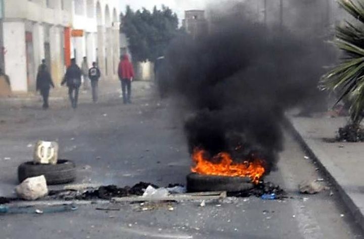 Sarkozy confronté aux crises d`ex-colonies en crise, sous les critiques de l`opposition