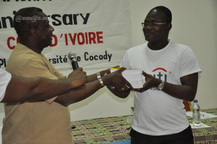 Enseignement supérieur/ Journée communautaire en milieu universitaire : 500 ouvrages offerts à la bibliothèque de l’UFR SEG