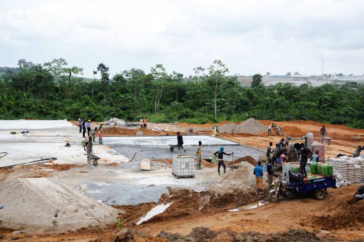 Côte d’Ivoire : l’UNICEF pose la première pierre  d’une usine de briques en plastique recyclé,  unique en son genre en Afrique