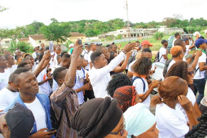 Journée Internationale de la Paix : plus de 500 jeunes se mobilisent pour une marche blanche