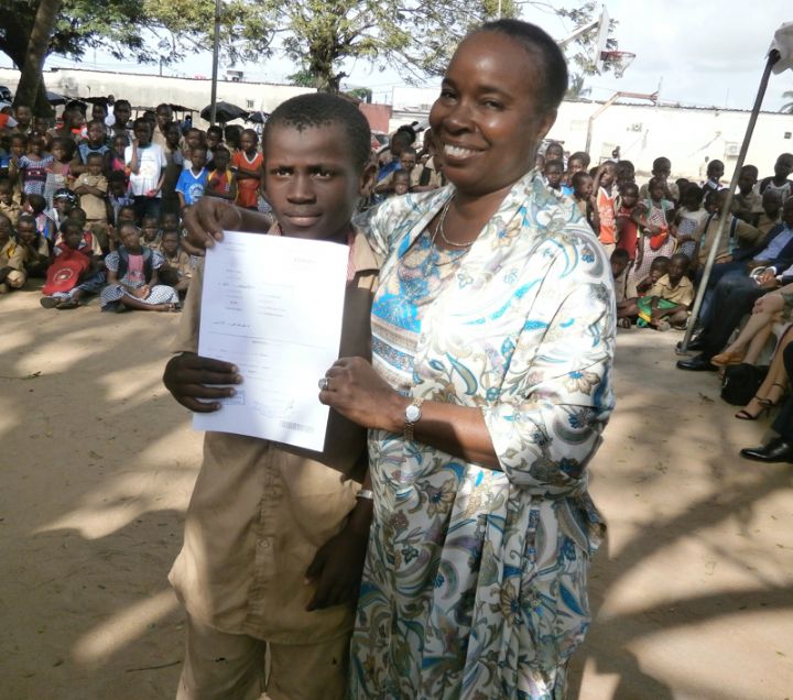 Lutte contre l’apatridie: Des extraits de naissances distribués aux enfants par l’UNICEF