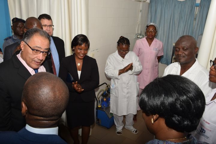 Visite du vice-président de la Banque mondiale pour l`Afrique à l`Hôpital général de Bingerville