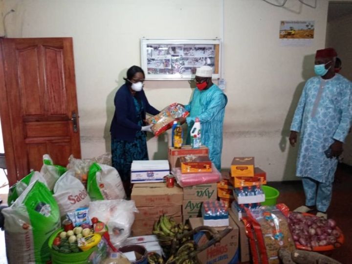 Prévention Coronavirus : Des associations caritatives reçoivent des vivres et non vivres du ministère de la solidarité