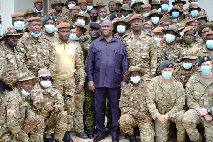 Yamoussoukro: Téné Birahima Ouattara échange avec  les soldats des forces spéciales et de la garde républicaine