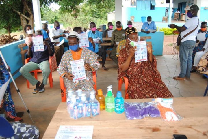 COVID 19: les cadres de Grand-Zattry offrent du matériel sanitaire aux populations de la sous préfecture