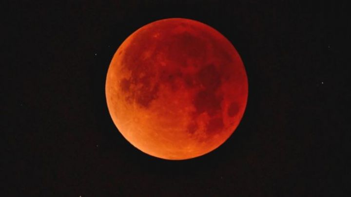 Côte d’Ivoire/International/ La plus longue éclipse totale de Lune du XXIe siècle observée ce vendredi