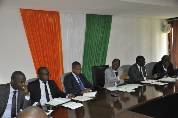 Université FHB / manifestation du personnel : La  présidence de l’université et les PAT entament des négociations