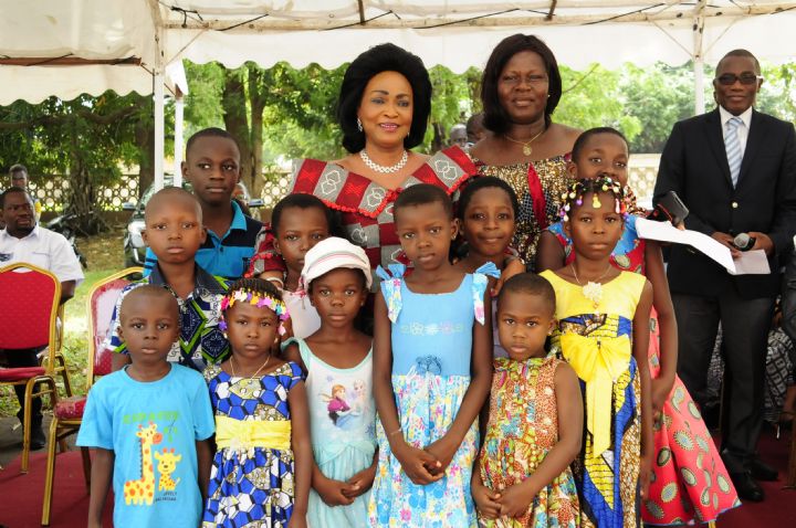 Arbre de Noël 2017:Un camion de cadeaux pour 2000 enfants de Toumodi en présence de Mme Clarisse Duncan
