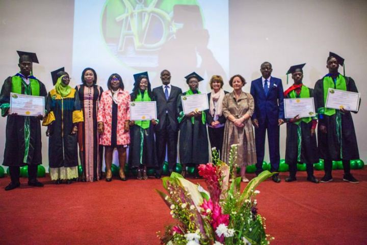 Education: Aimée Zebeyoux célèbre les meilleurs Bachelors