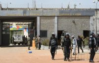 Le ministre ivoirien de la Justice annonce une enquête après des échauffourées à la prison d’Abidjan