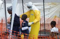 Ebola: les pays touchés espèrent reprendre le dessus grâce à l’aide militaire américaine