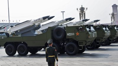 Que révèlent les nouvelles armes présentées lors d'un grand défilé sur la puissance militaire de la Chine ?