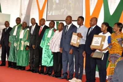 Projet « un étudiant, un ordinateur » : le premier ministre Amadou Gon Coulibaly lance la seconde phase