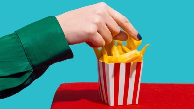 Les boissons gazeuses et les chips peuvent-elles aider à lutter contre la migraine ? Ce que les experts disent du 