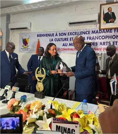 44e Conférence ministérielle de la Francophonie à Yaoundé : la ministre Françoise Remarck visite le Musée National du Cameroun