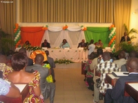 Anne Ouleto échange avec différents services sous sa tutelle.