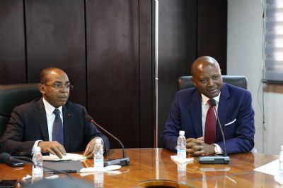 Après sa rencontre avec le Chef de l’Etat, le Ministre Claude Isaac DE reçoit le Vice-Premier Ministre du Gabon, Monsieur Bruno Ben MOUBAMBA