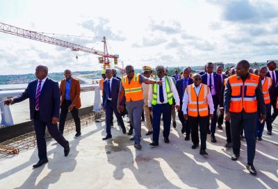 4e pont d'Abidjan : le Premier Ministre Robert Beugré Mambé s'imprègne de l'évolution des travaux