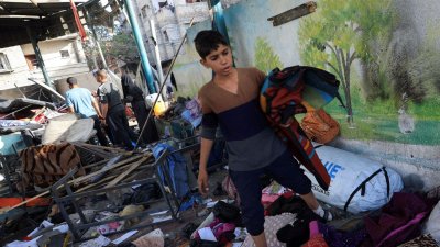 Une frappe israélienne tue des dizaines de personnes réfugiées dans une école de Gaza, selon des responsables