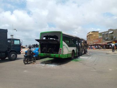 Sotra : Un bus incendié à Yopougon ce lundi, la société suspend la desserte