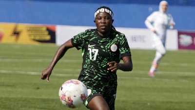 La footballeuse qui défie la tristesse pour servir son pays