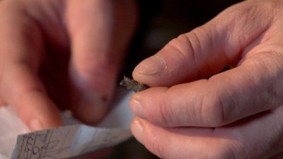 « Ils ont pris des éclats de mon cœur » – les aimants qui sauvent des vies en Ukraine