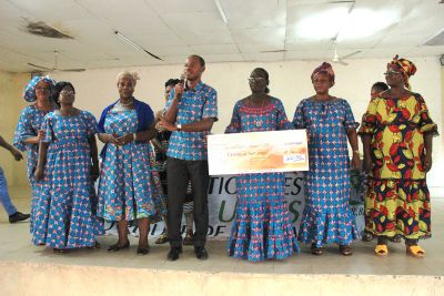 Journée internationale de la femme: un chèque de 10 millions de F CFA en vue de l’autonomisation des femmes de l’Association des Sœurs Unies de Route de Bassam Port-Bouët