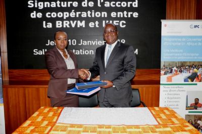L’élaboration d’un code de bonne gouvernance à l’attention des sociétés cotées au centre de la signature d’un Accord de partenariat entre la BRVM et l’IFC