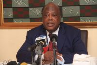 Côte d’Ivoire: l’ancien Premier ministre Charles Konan Banny se retire de la présidentielle de dimanche (déclaration)